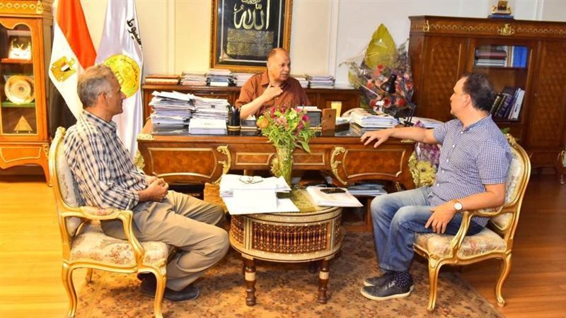 محافظ أسيوط يلتقي