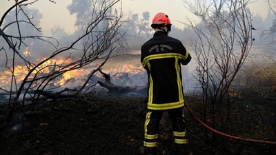 ماكرون يعلن إرسال تعزيزات فرنسية إلى كندا للمساعدة في مواجهة الحرائق التي تشهدها