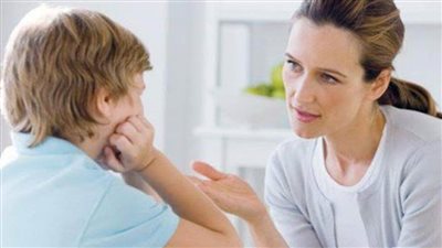 كيف تعلمين طفلك التحدث بأدب مع الجميع؟ ..ابدئي من مائدة الطعام