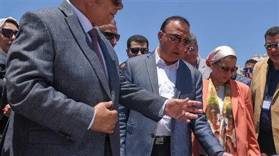 محافظ الإسكندرية يستقبل وزيرة البيئة ويتفقدان اصطفاف معدات شركة نهضة مصر للخدمات البيئية