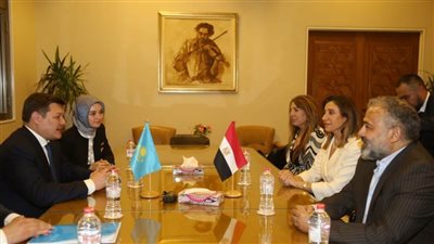 وزيرة الثقافة تلتقي نظيرها الكازاخي لبحث تعزيز التعاون في المجالات الثقافية