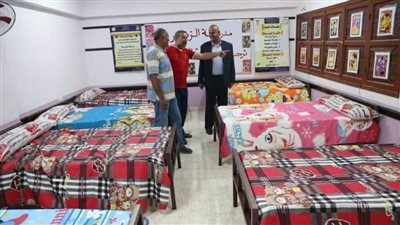 مدير الإدارة التعليمية بالخارجة يتفقد استراحات مراقبي الثانوية العامة بالوادي الجديد 