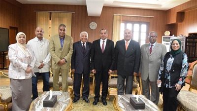 رئيس جامعة بني سويف يستقبل لجنة قطاع الألسن والآداب بالمجلس الأعلى للجامعات