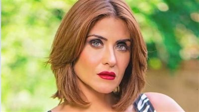 هيدي كرم تحتفل بتخرج ابنها بوجود طليقها