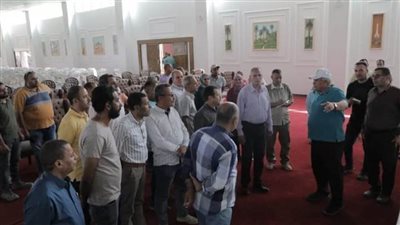 محافظ الوادي الجديد يتابع إجراءات تسكين وانتقال العاملين للعاصمة الإدارية الجديدة بالخارجة