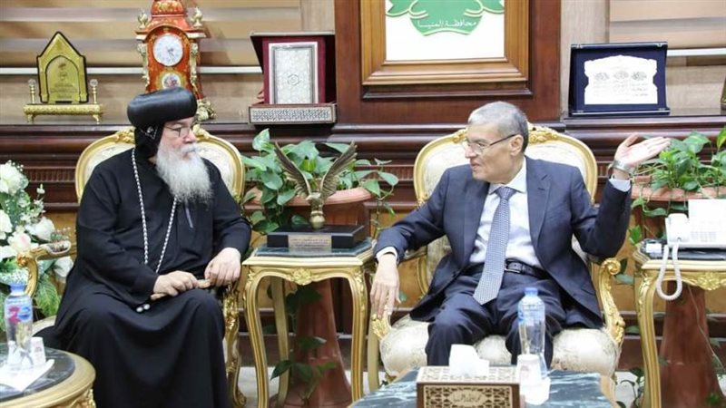 محافظ المنيا والأنبا