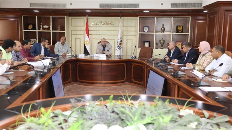 اجتماع محافظ بنى