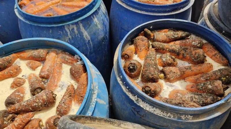 ضبط مخللات ومواد