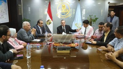 محافظ كفر الشيخ يناقش أعمال توصيل الغاز لمركزي الحامول والرياض   