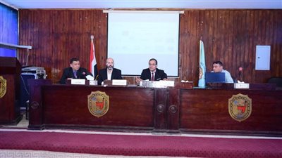 رئيس جامعة سوهاج يشهد فعاليات الندوة التعريفية حول منظومة التأمين الصحي الجديدة للعاملين