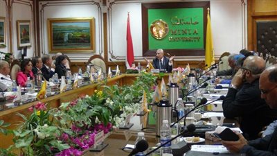 صرف مكافأة 1000 جنيه للعاملين و500 جنيه للأجر اليومي بجامعة المنيا