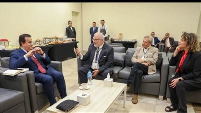  وزير الصحة يشارك في جلسة 