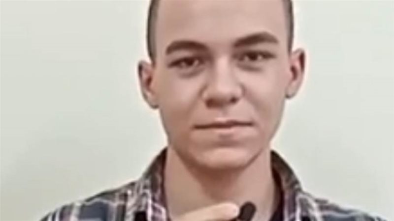 الأول علي الشهادة