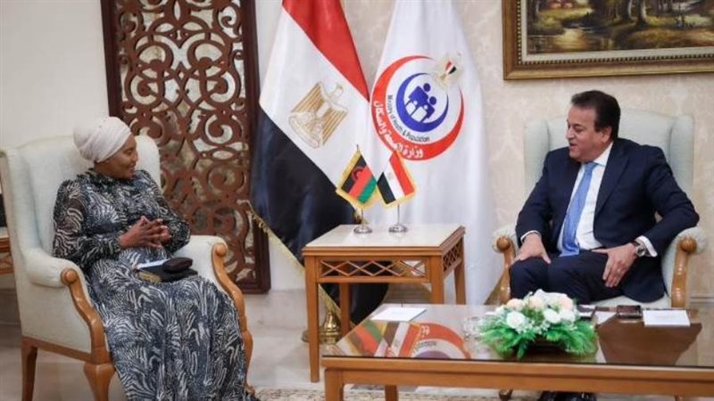 وزير الصحة ونائبة