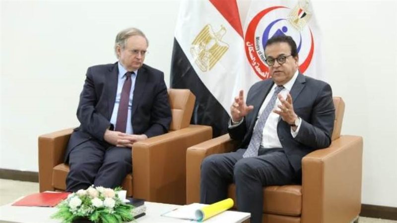 وزير الصحة وسفير