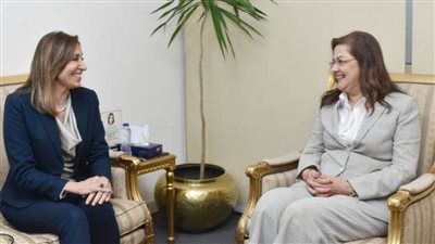 وزيرا الثقافة والتخطيط يبحثان آليات دعم التعاون لتطوير مجالات الحرف التراثية