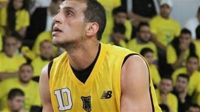 إسماعيل أحمد يجدد تعاقده مع الرياضي اللبناني