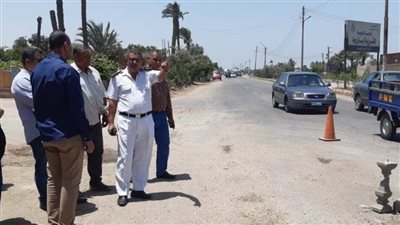 سكرتير بني سويف يعاين هبوطًا أرضيًا بمدخل قرية باروط بمركز بني سويف