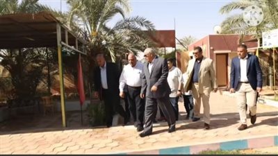 محافظ الوادي الجديد يتابع جاهزية لجان امتحانات الثانوية العامة  