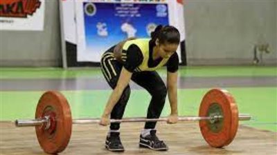 النشرة الرياضية.. استغاثة الأثقال وميداليات الكاراتيه والزهور بطل دوري الطائرة الشاطئية