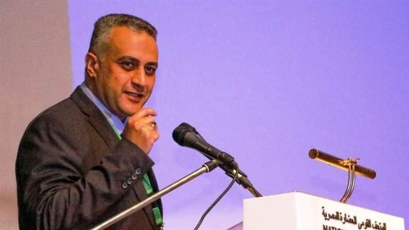 أيمن وزيري أستاذ