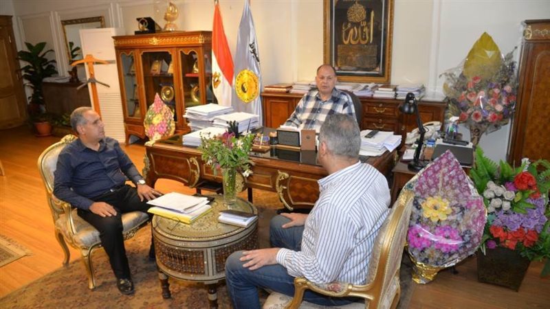محافظ أسيوط يلتقي