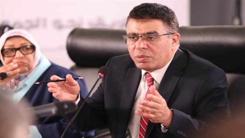 الكاتب الصحفي عماد