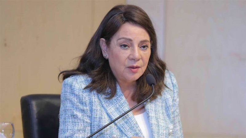 الدكتورة درية شرف