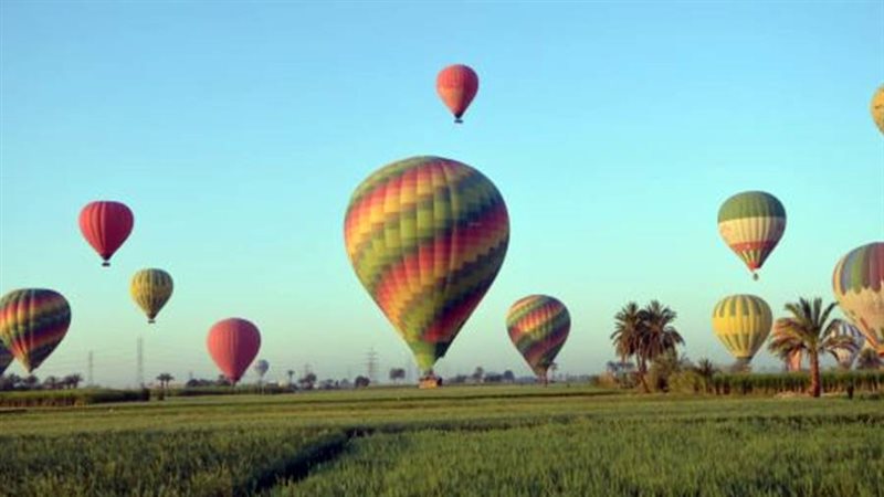 رحلة بالون طائر في