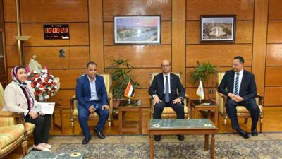  رئيس جامعة أسيوط يلتقي رئيس جهاز مدينة ناصر لبحث تعزيز سبل التعاون