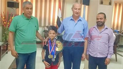 تكريم بطل الكونغ فو لحصوله على المركز الأول في بطولة البحر الأبيض