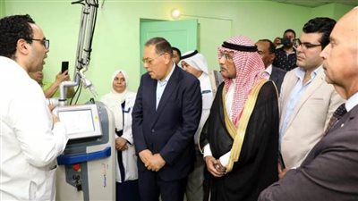 محافظ الشرقية يشهد تسليم معدات ومستلزمات طبية لمركز ههيا للحروق 