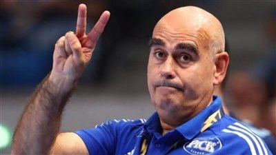 كارلوس باستور مدرب منتخب اليد يصل القاهرة اليوم