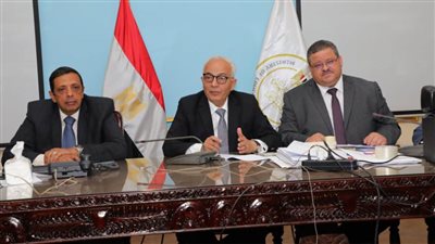 وزير التربية والتعليم يتابع امتحانات الثانوية العامة من خلال غرفة العمليات المركزية بالوزارة