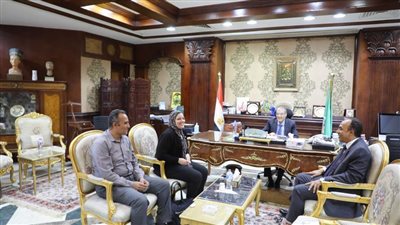 محافظ المنيا يقرر إنشاء وحدة لمشروع أيادى مصر ومعرض للمنتجات الحرفية 