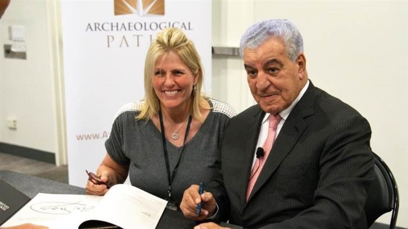 العالم الاثرى الدكتور