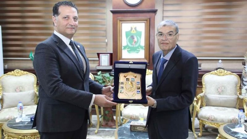 محافظ المنيا يكرم