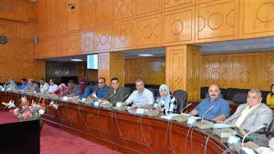 نائب محافظ الإسماعيلية يعقد اجتماعًا لمتابعة تقرير قطاع التفتيش 