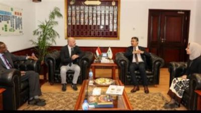 رئيس البريد يبحث مع نائب المدير العام لاتحاد البريد العالمي سبل التعاون المشترك