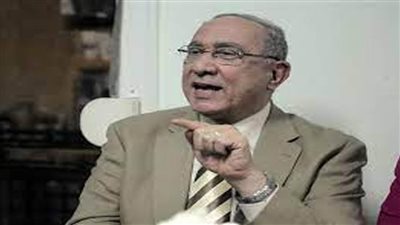 استاذ بطب القصر العيني يطالب بإلغاء العلاج على نفقة الدولة