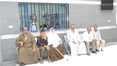 عقب زيارة الرئيس... توافد المواطنين على مركز طب الأسرة والوحدة البيطرية بالابعادية