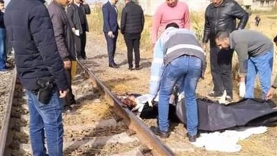 مصرع طفل صدمه قطار أثناء عبور شريط السكة الحديد بقها