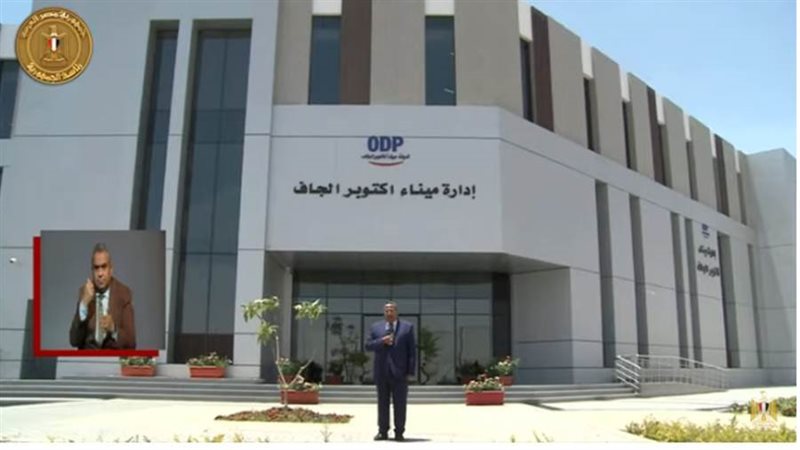 الرئيس السيسي يفتتح