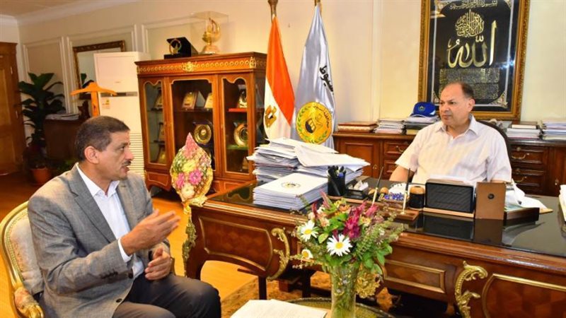 محافظ أسيوط يلتقي