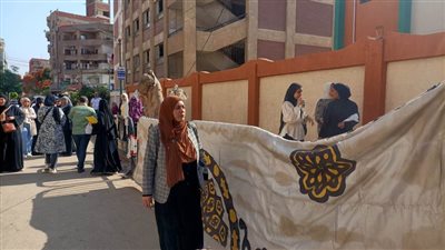 طلاب الثانوية العامة يؤدون امتحان اللغة العربية بالقليوبية