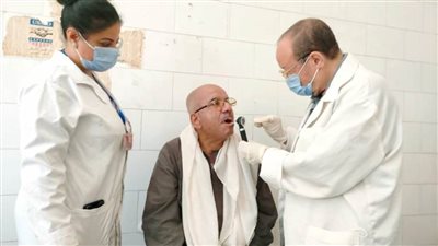 توقيع الكشف الطبي على 1574 حالة خلال قافلة علاجية بدير أبوحنس بالمنيا