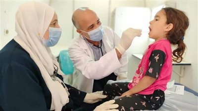 توقيع الكشف الطبي على 1840حالة خلال قافلة علاجية بسمالوط بالمنيا