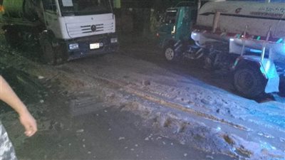 في استجابة سريعة للأهالي.. الدفع بسيارات كسح لشفط مياه جوفية بقرية العوايسة بالمنيا