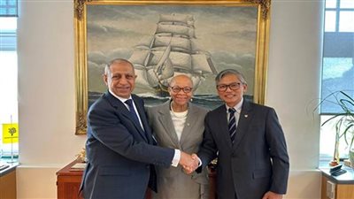 رئيس الأكاديمية العربية يلتقي رئيس الجامعة البحرية الدولية بالمملكة المتحدة