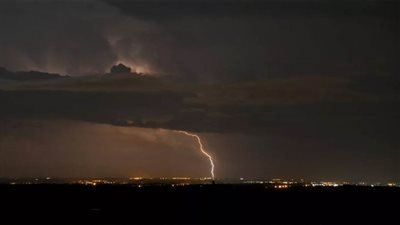 عواصف رعدية عنيفة تجتاح عدة مناطق بفرنسا